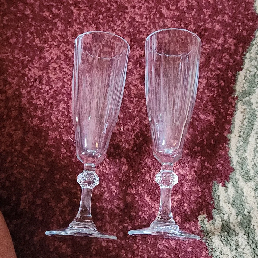 Champagne 🍾 pleaded fluted